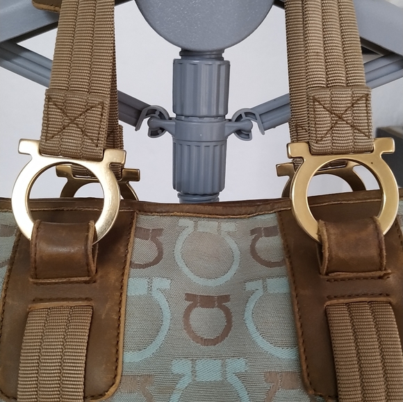 Salvatore Ferragamo Gancini Handbag AF215373 (Authentic ) - Picture 11 of 17